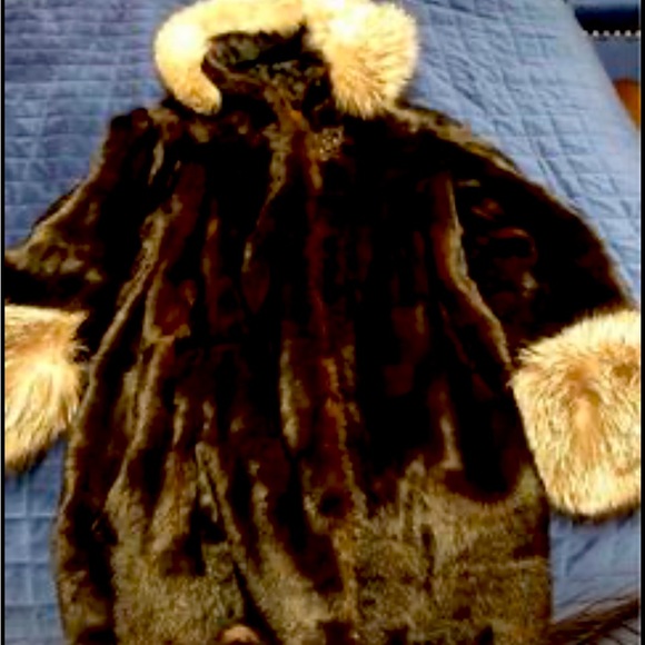 Fur natural coat with the hood. Very warm and light - Picture 1 of 1